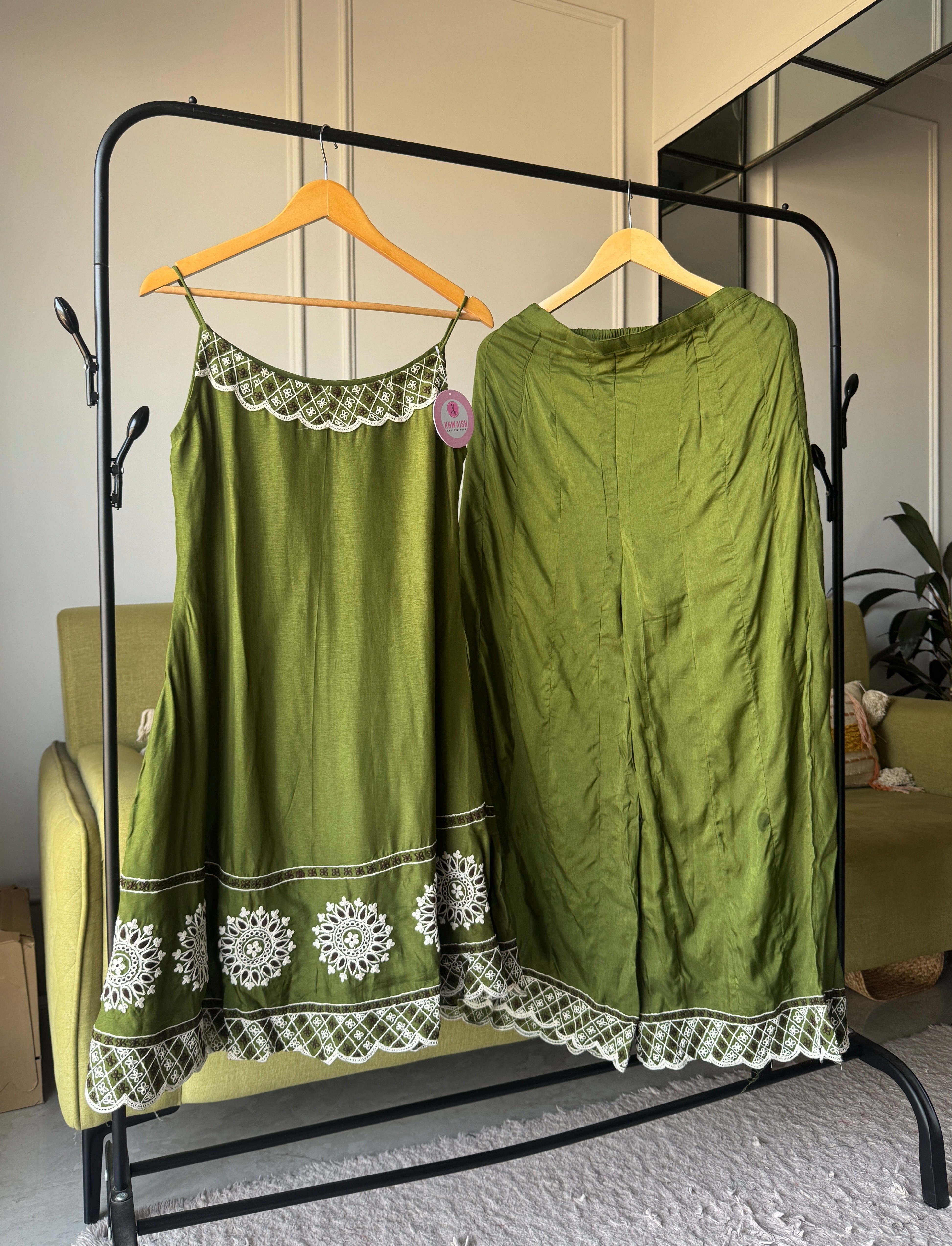 Pari singlet Aline embroidered plazzo dress