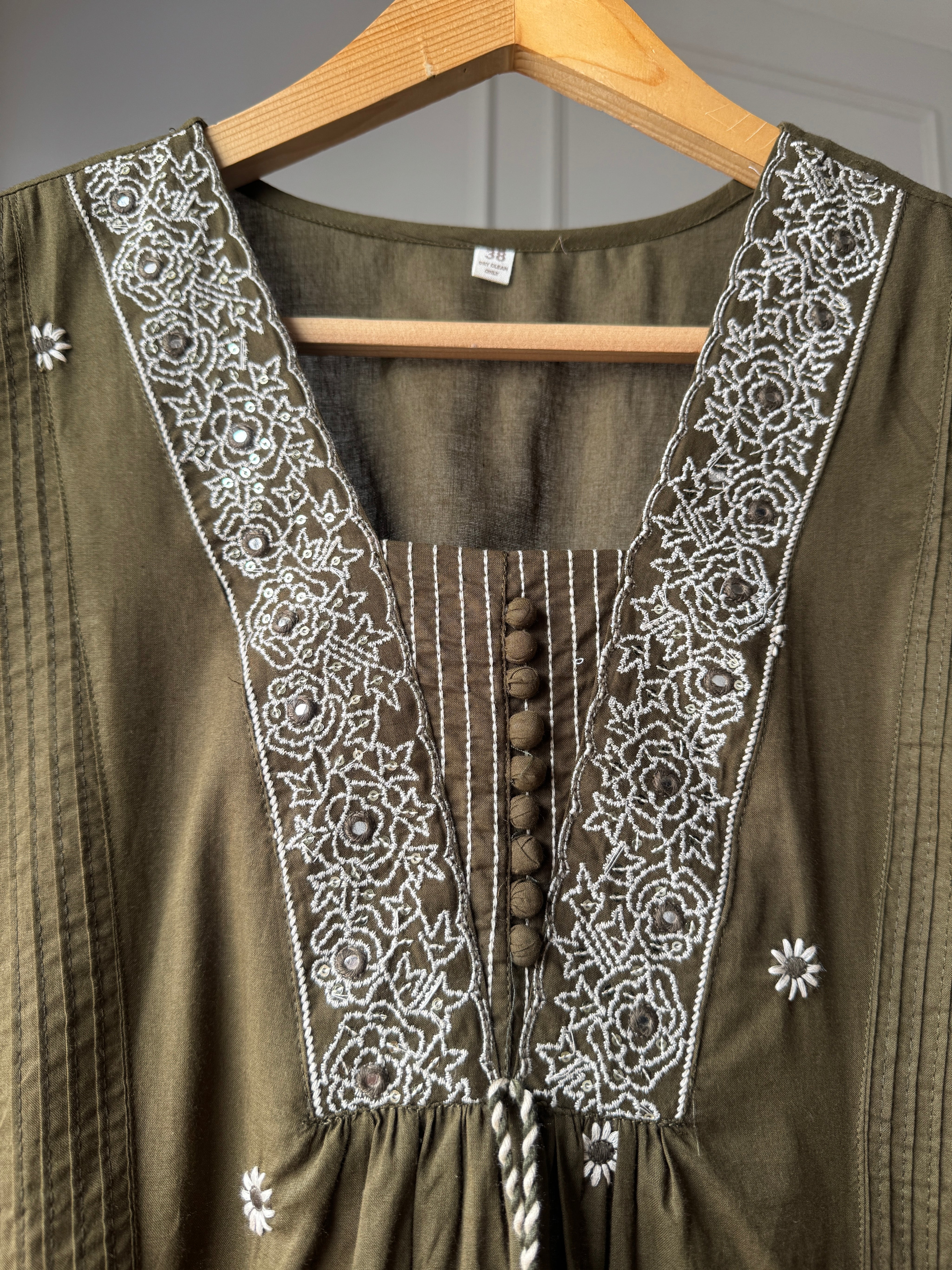 Prathana Embroided Kurti And Pants Set