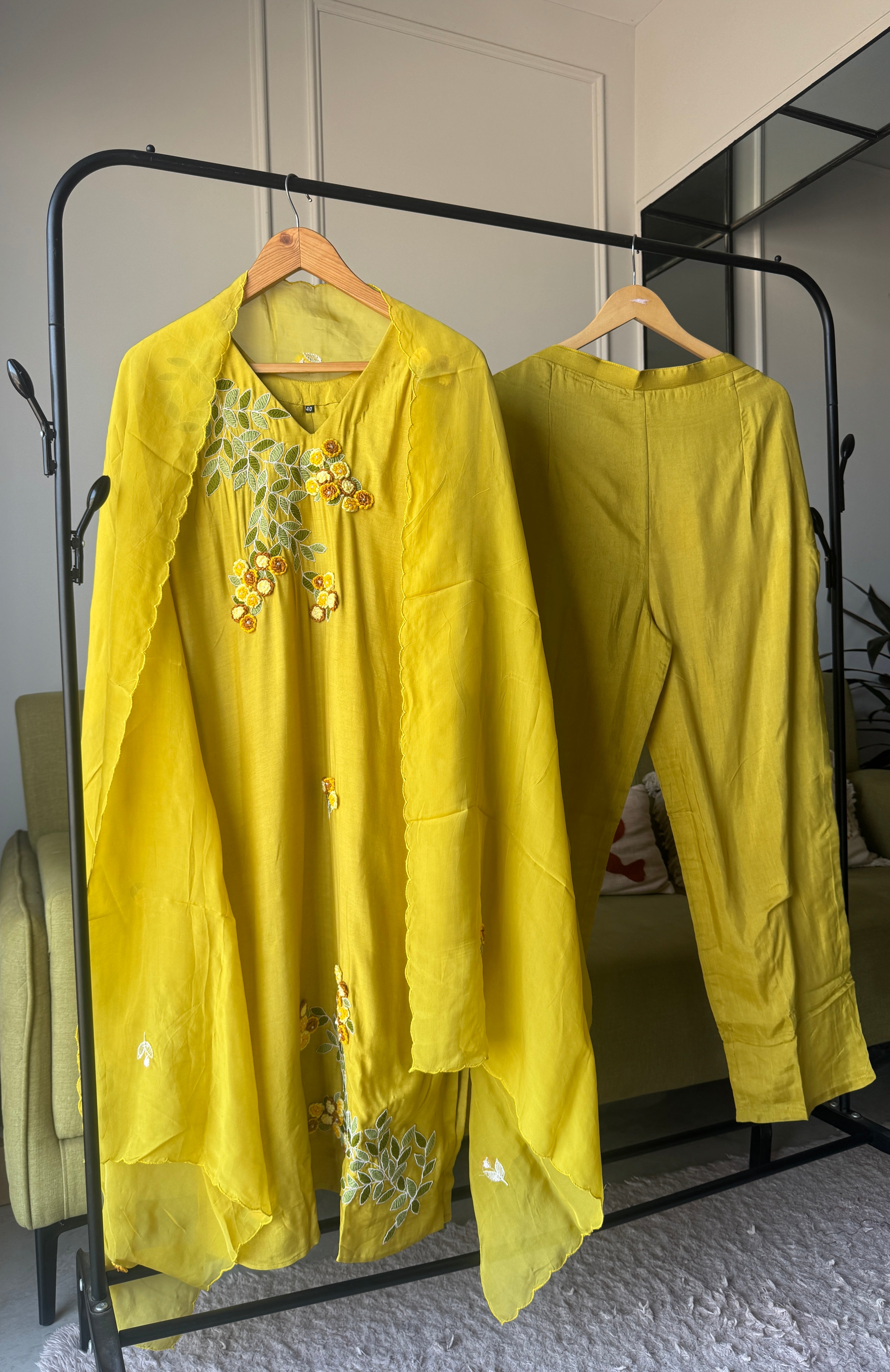 Satuti Embroided Set