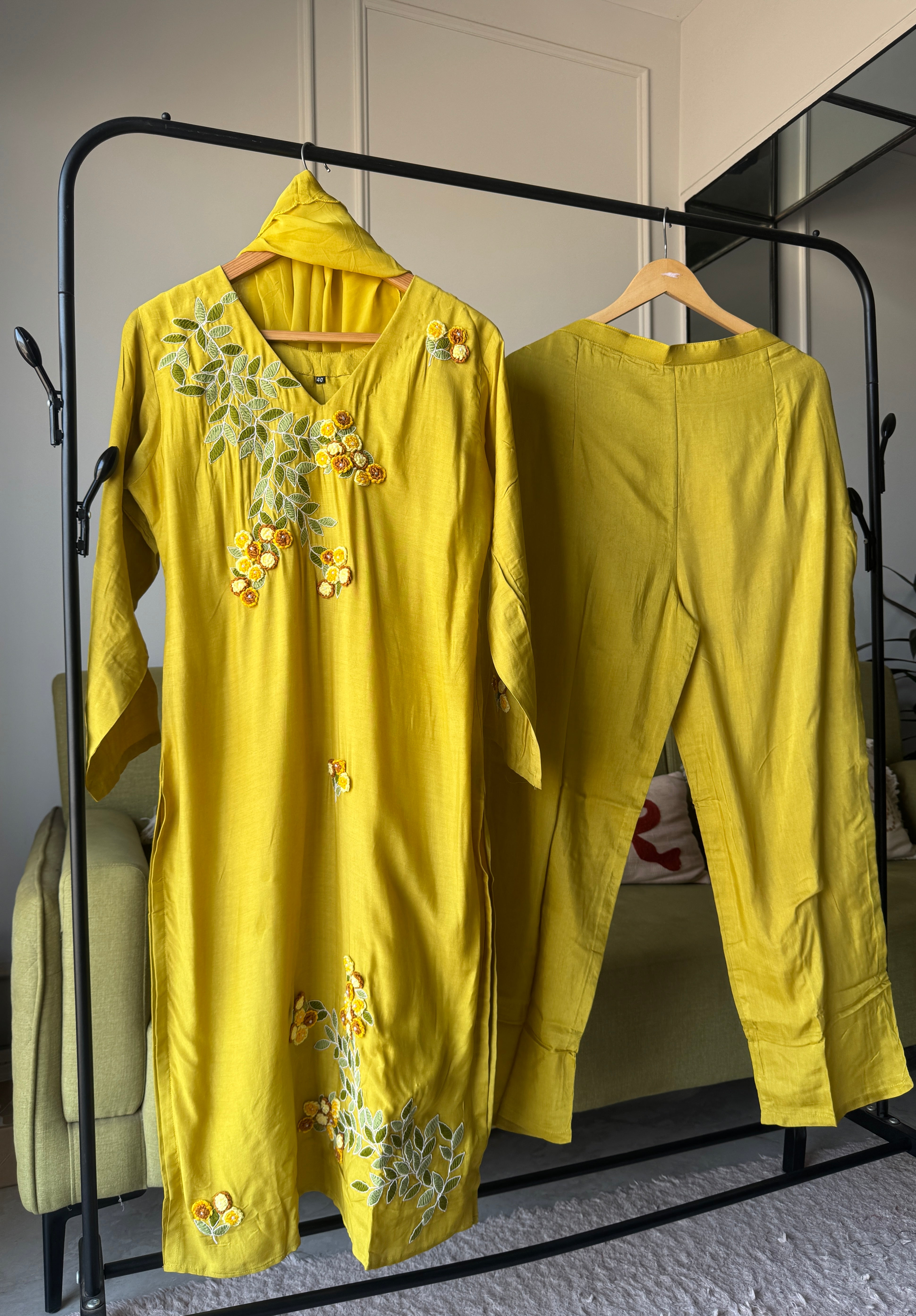 Satuti Embroided Set