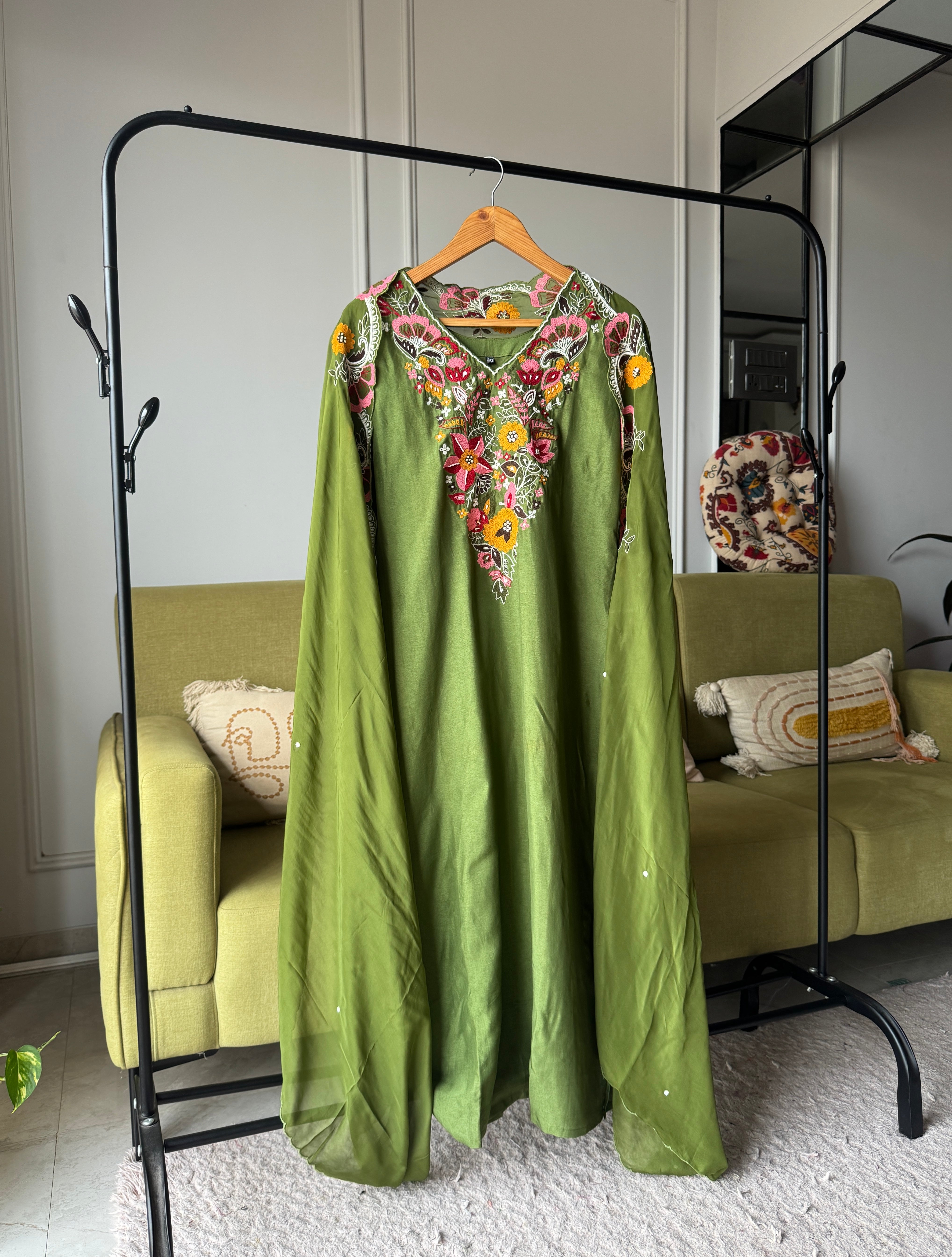 Heer V Neck Handwork Set