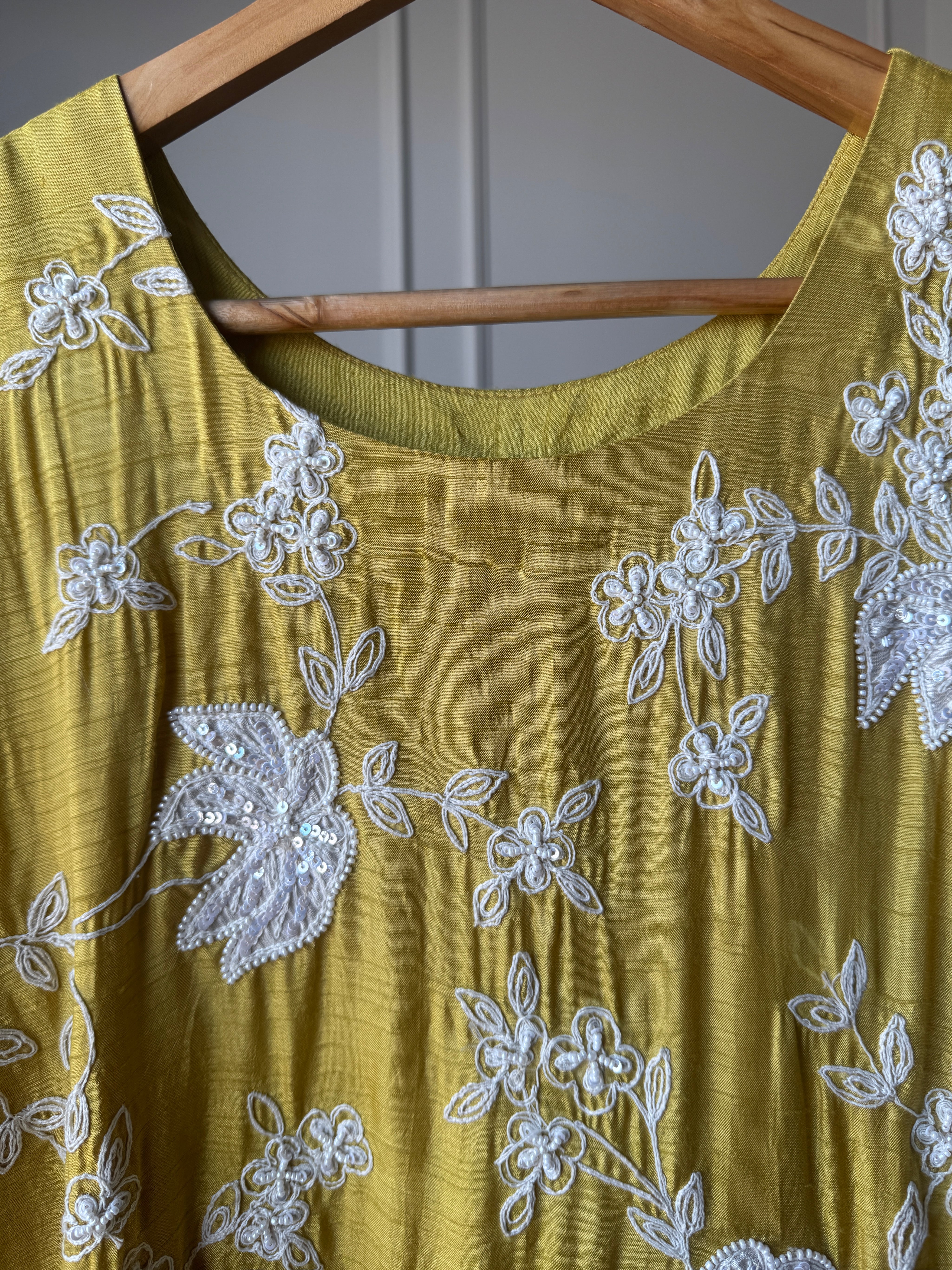 Grishma Kardana Thread Single Set