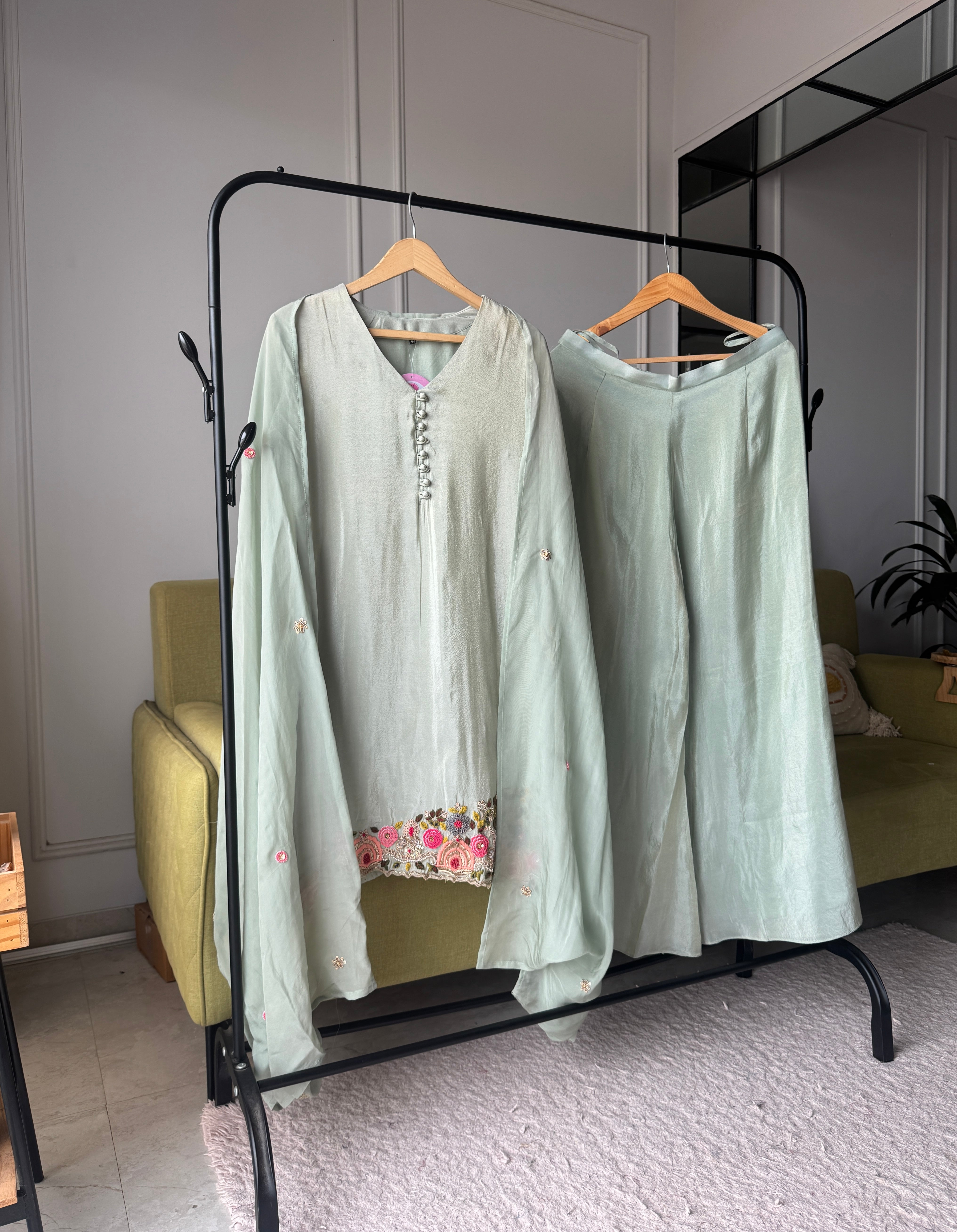 Nikhila Handwork Set