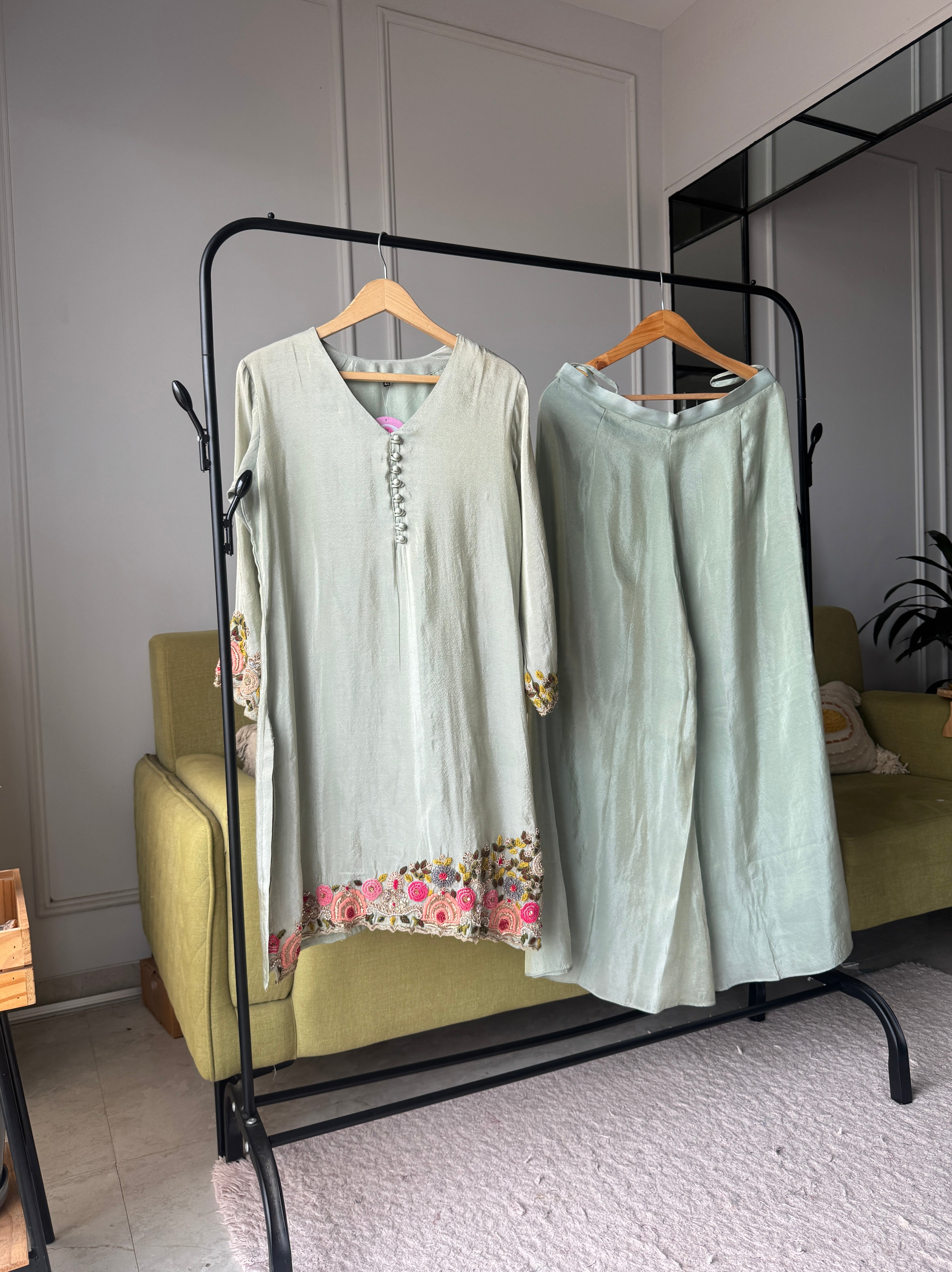 Nikhila Handwork Set