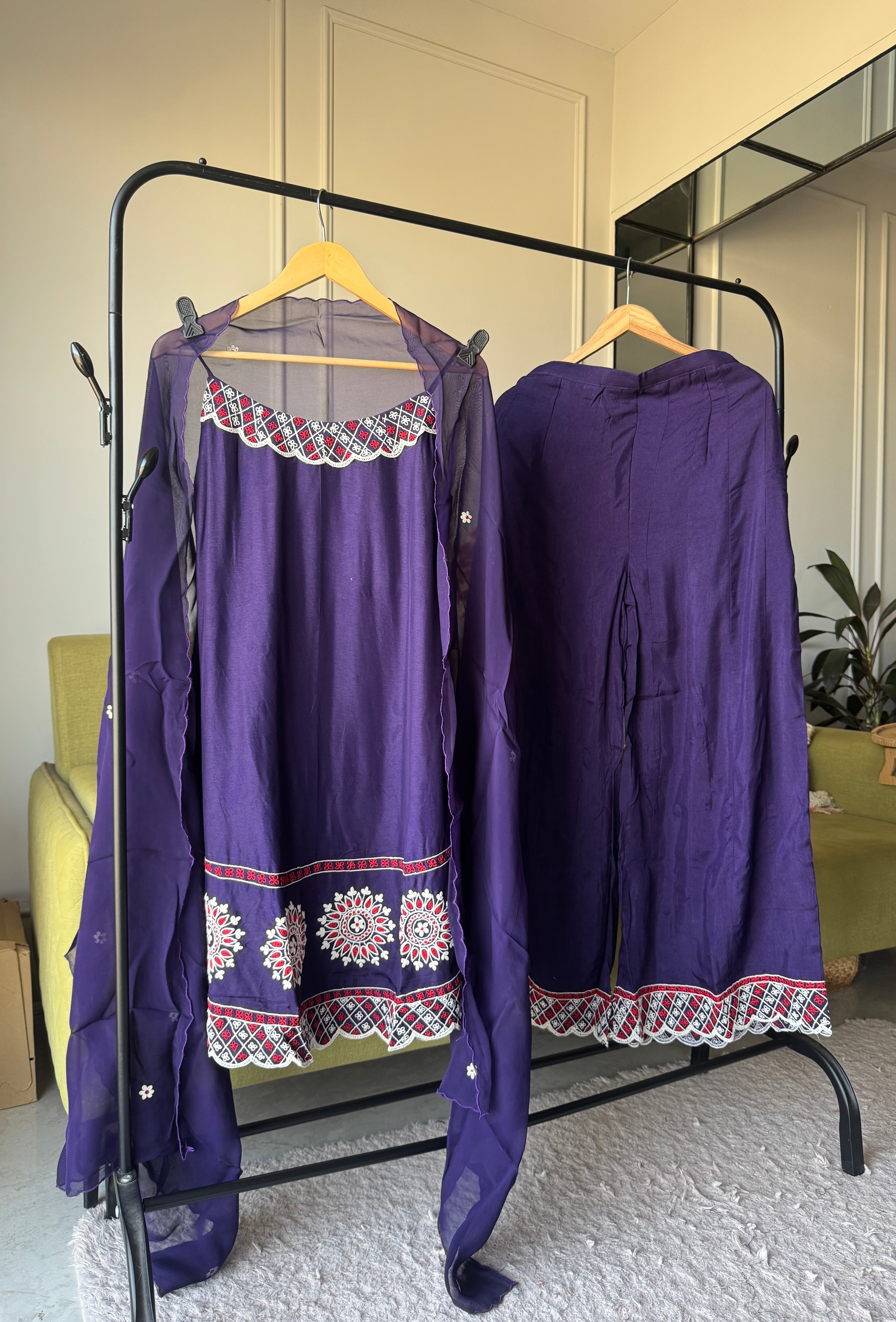 Pari singlet Aline embroidered plazzo dress