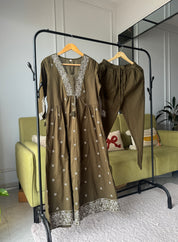 Prathana Embroided Kurti And Pants Set