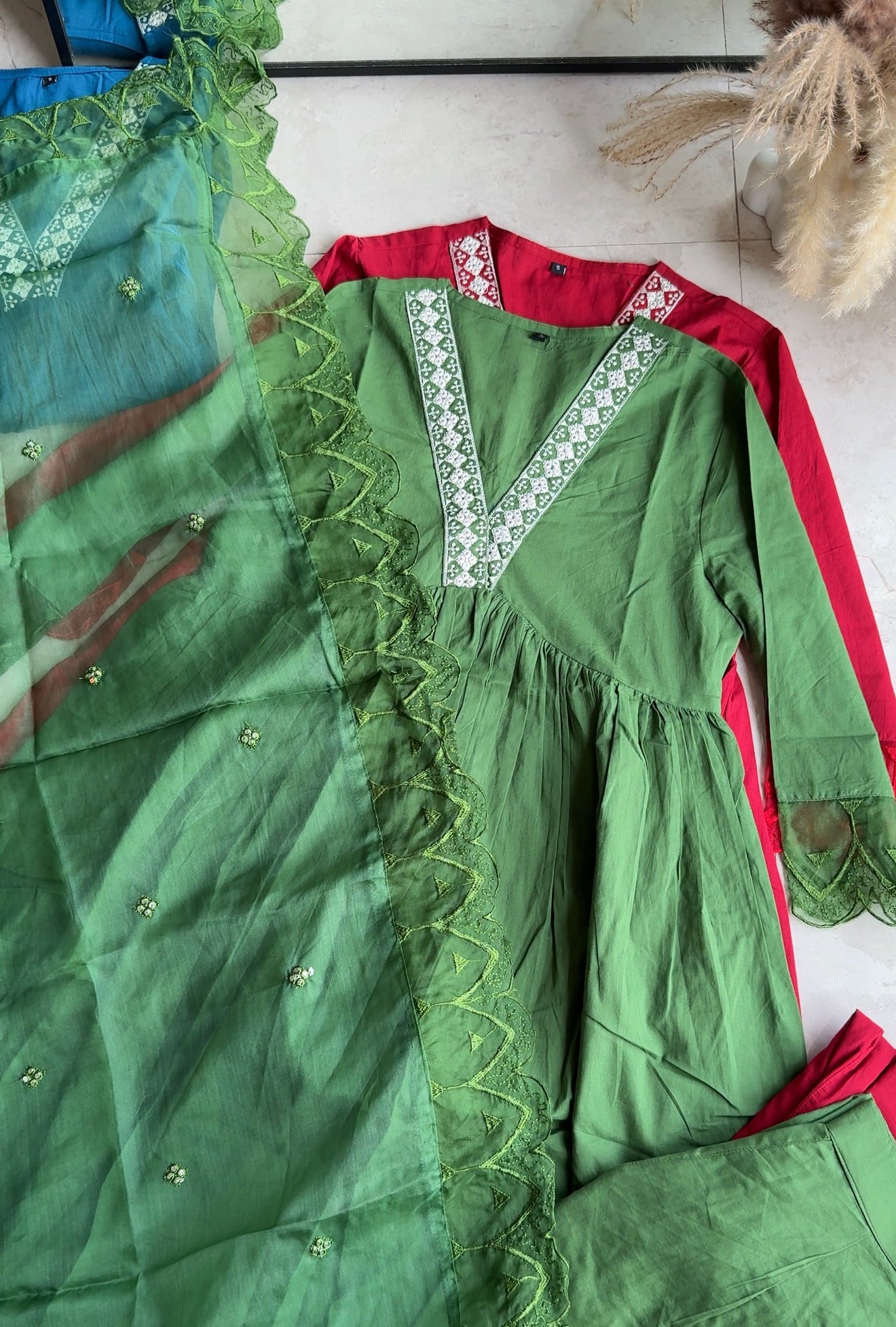 Farheen v neck lace patchwork dress