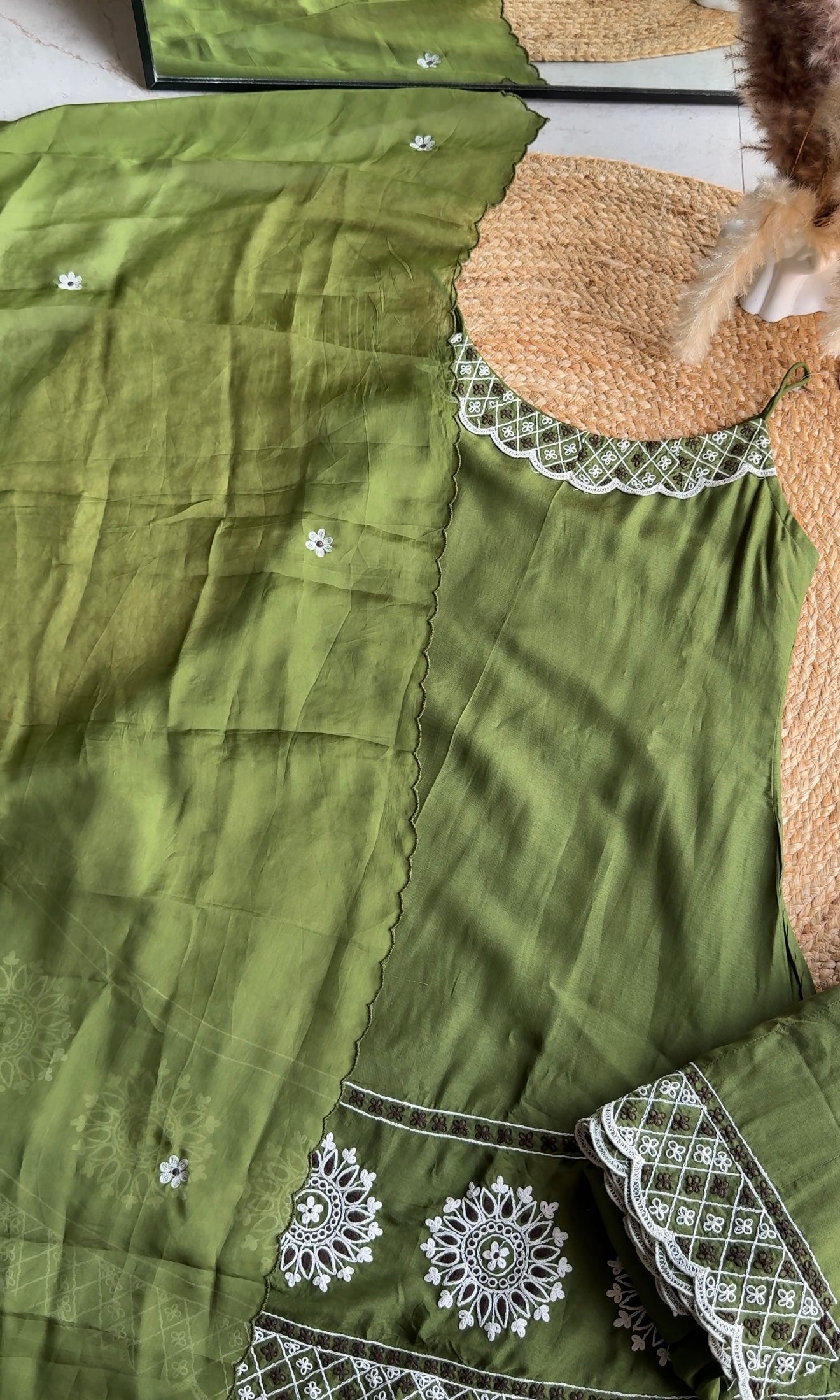 Pari singlet Aline embroidered plazzo dress