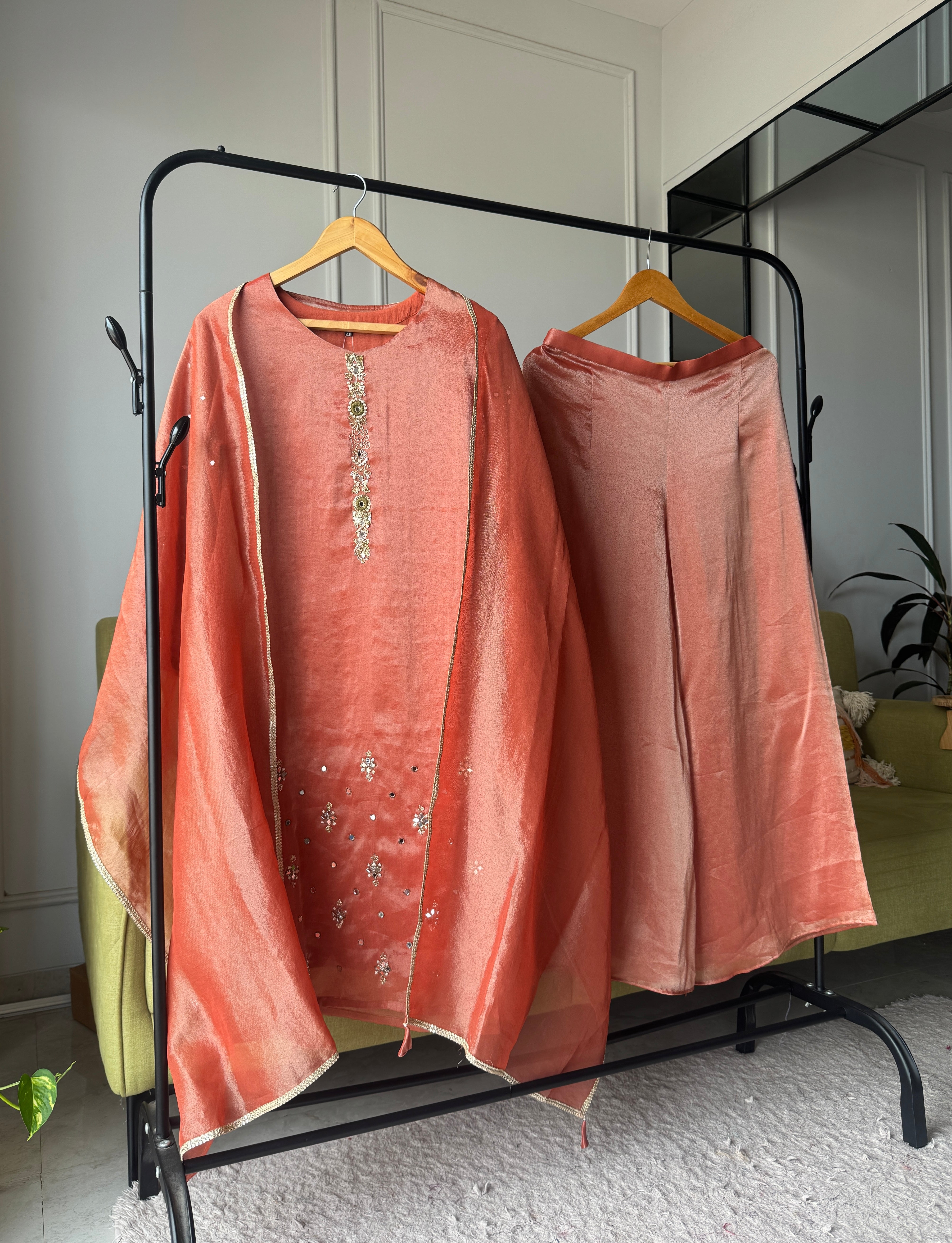 Maitri Mirror Tissue