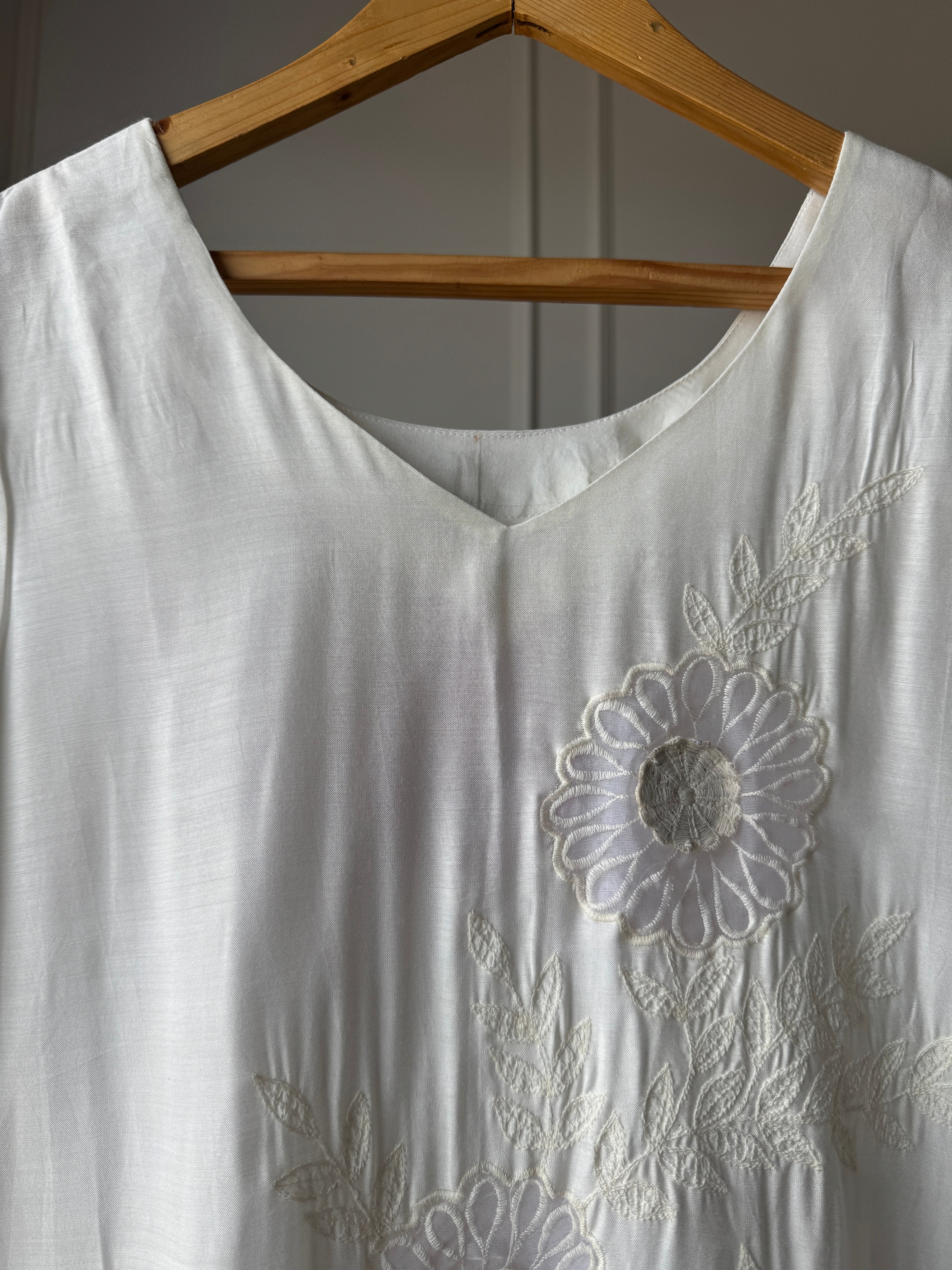 Siyu Embroided Dress- White