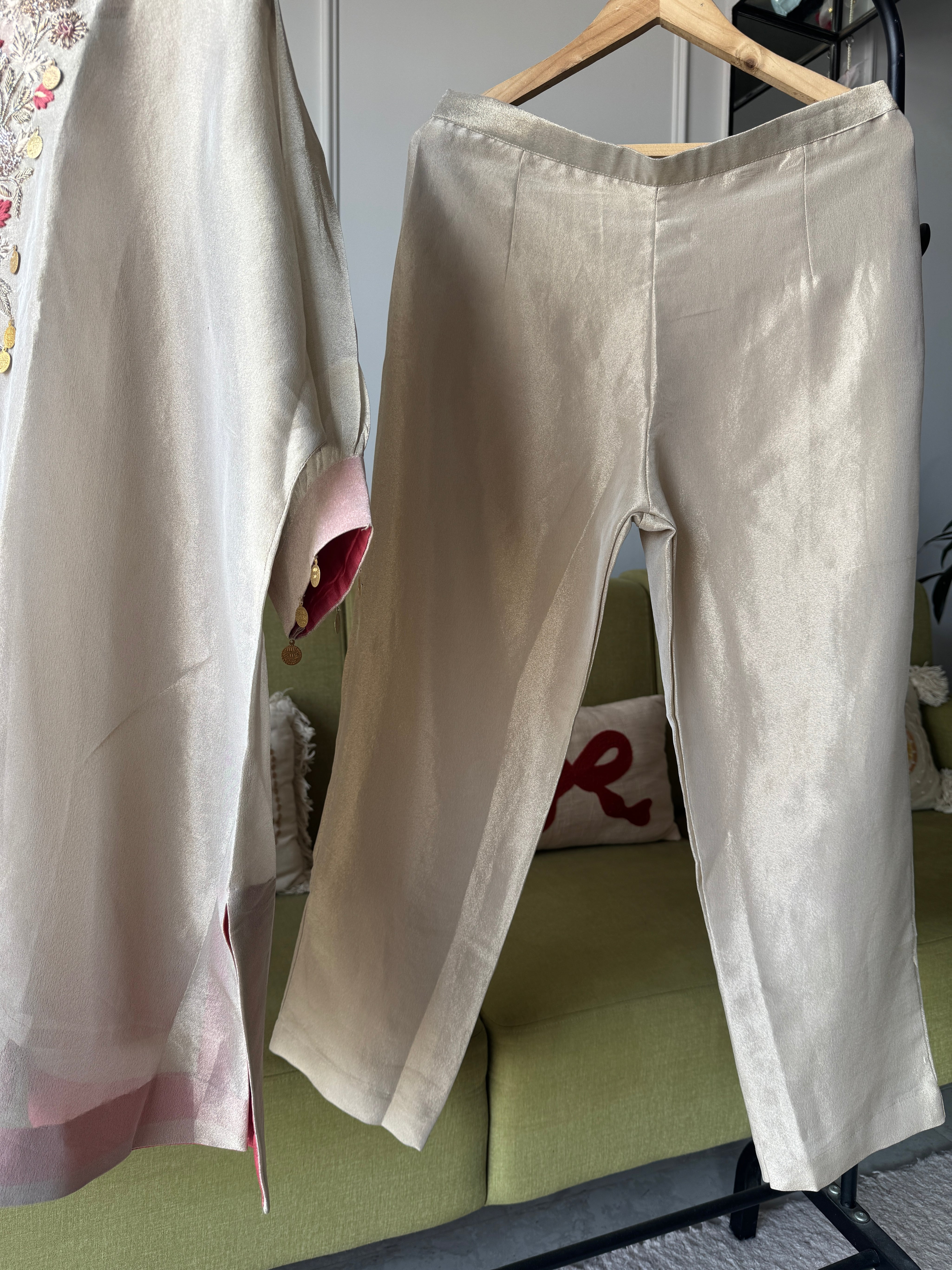 Kshitija Short Kaftan Tissue With Inner And Pants