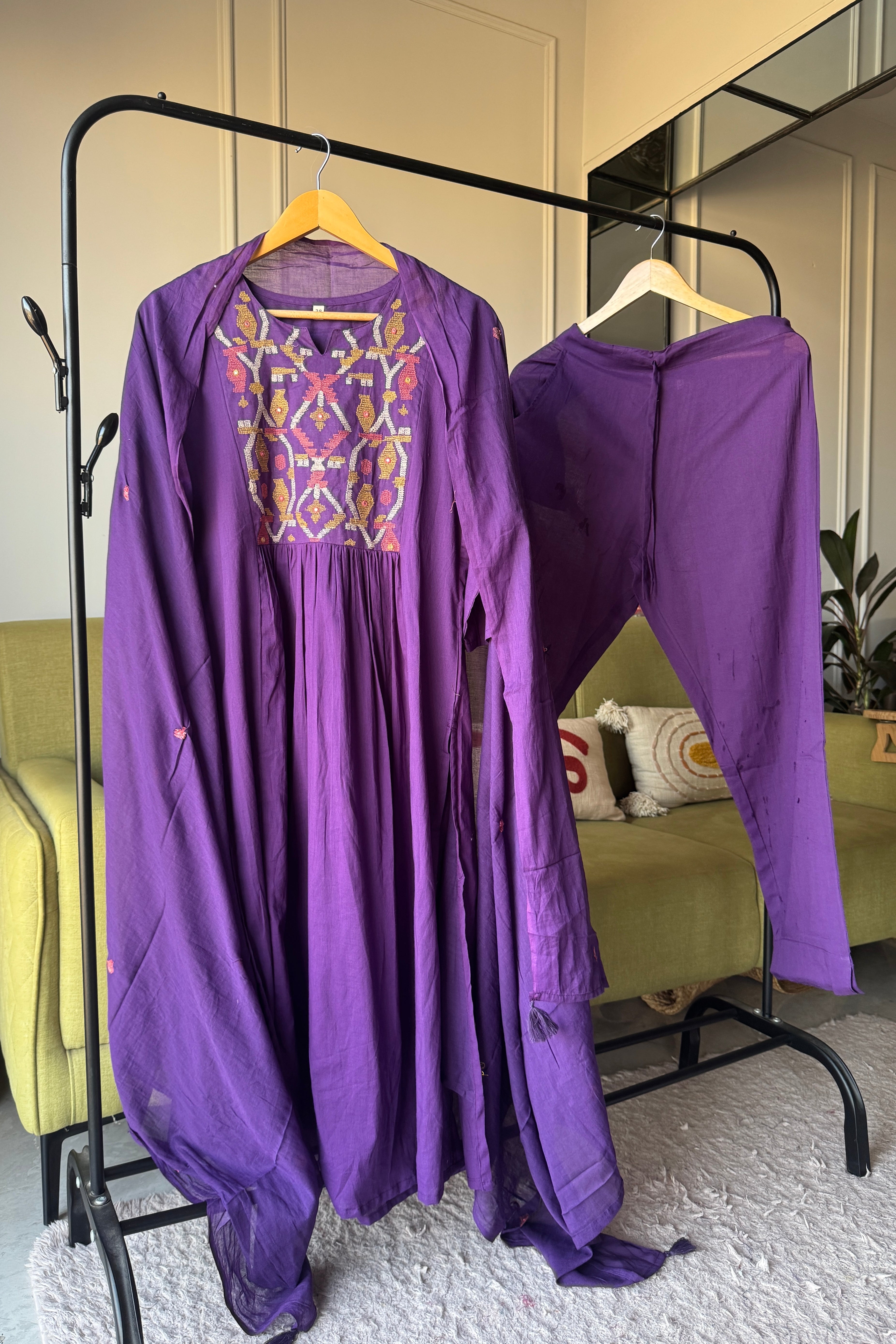 Laskita Embroided Set