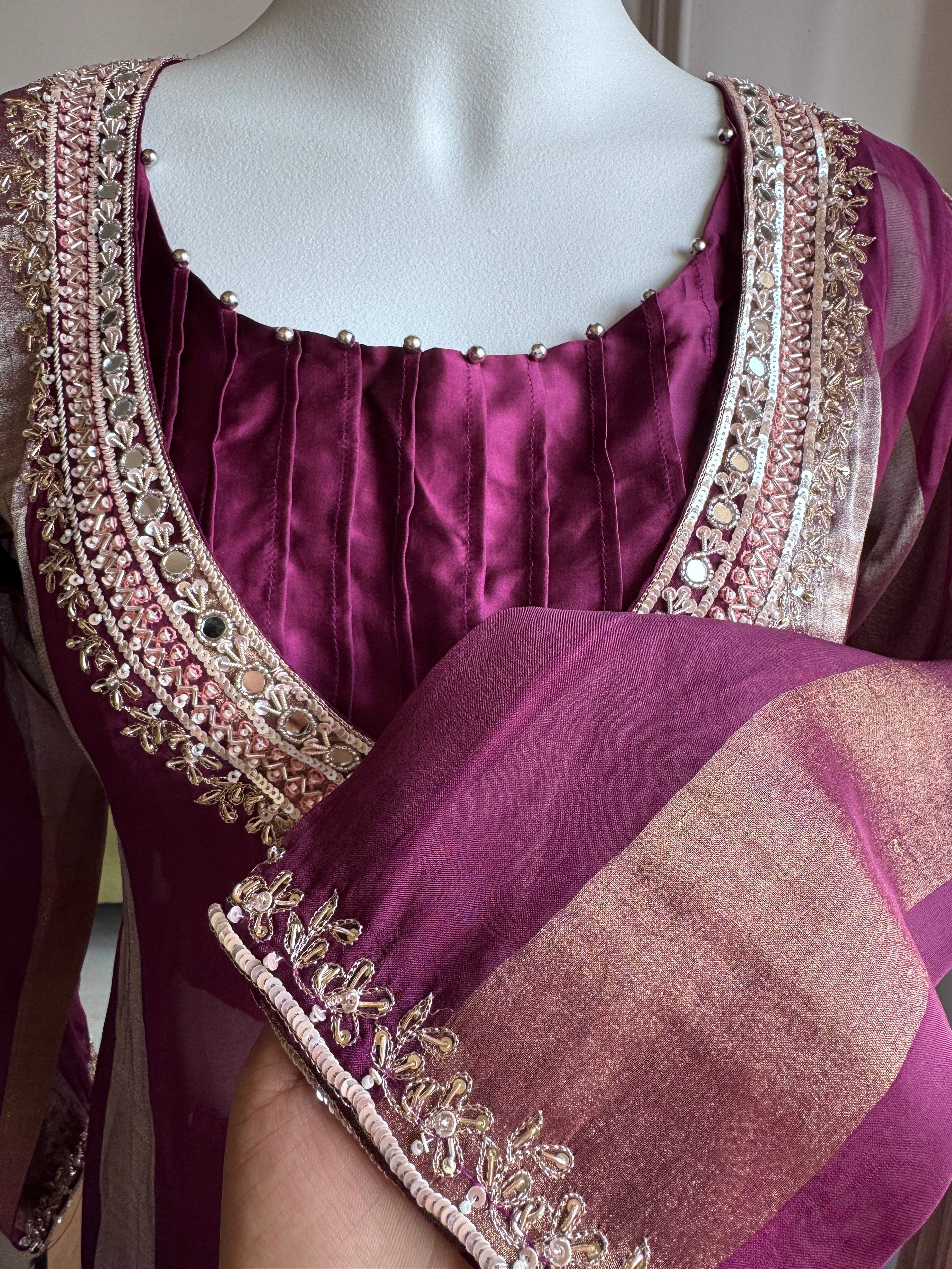 Divya Handwork Tissue Set- Wine(Make to Order)