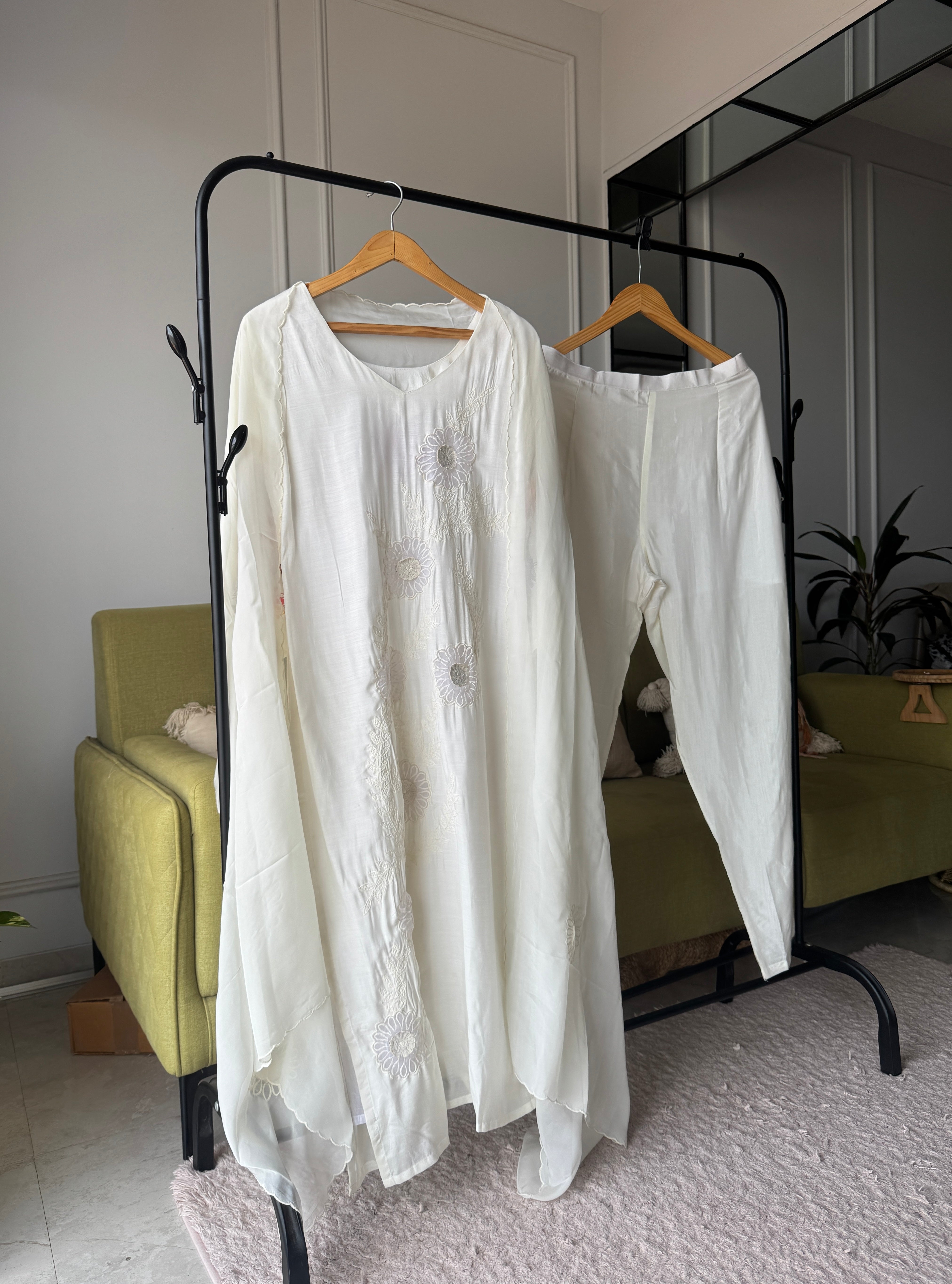 Siyu Embroided Dress- White