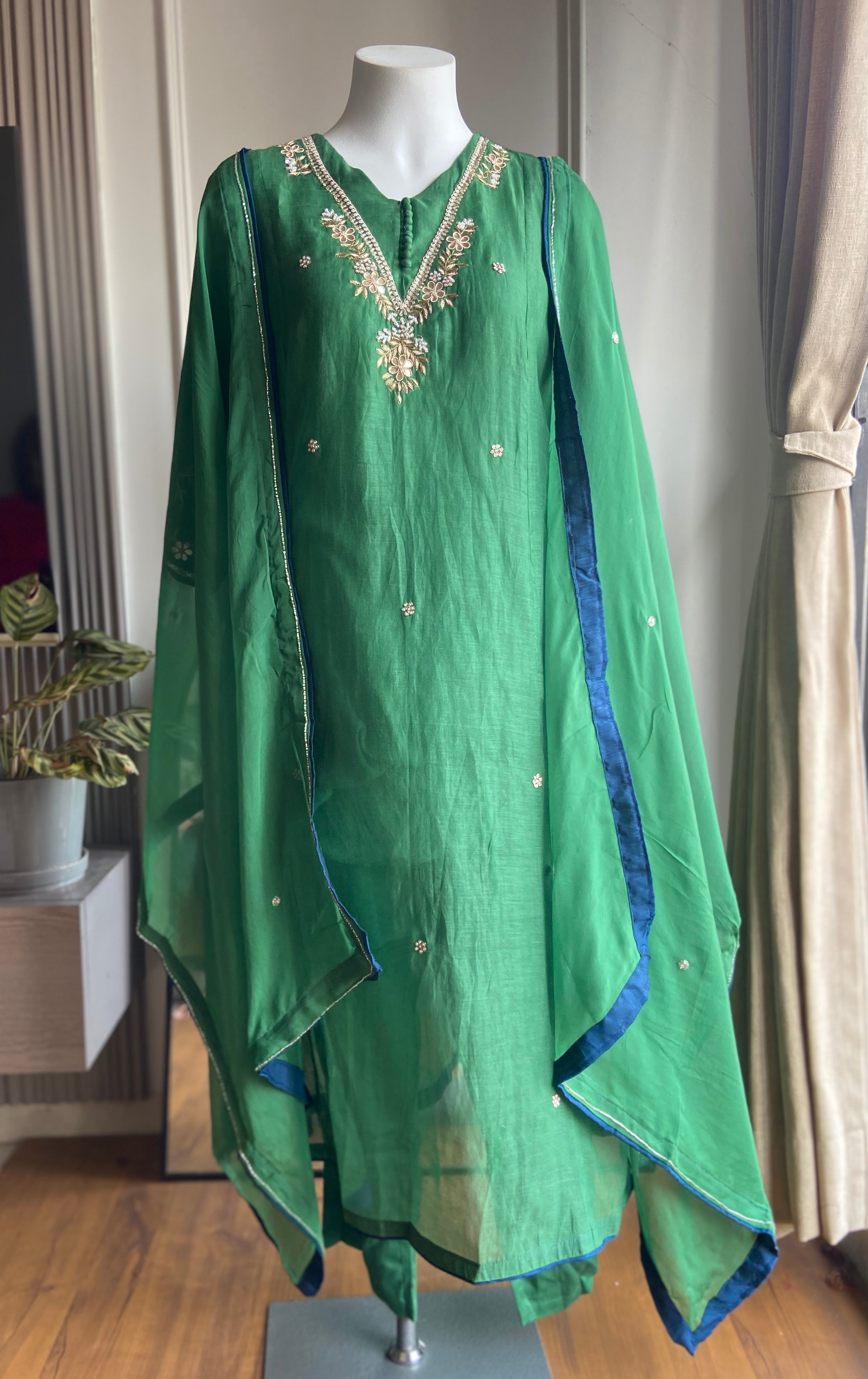 Savita v neck mulchanderi-Green
