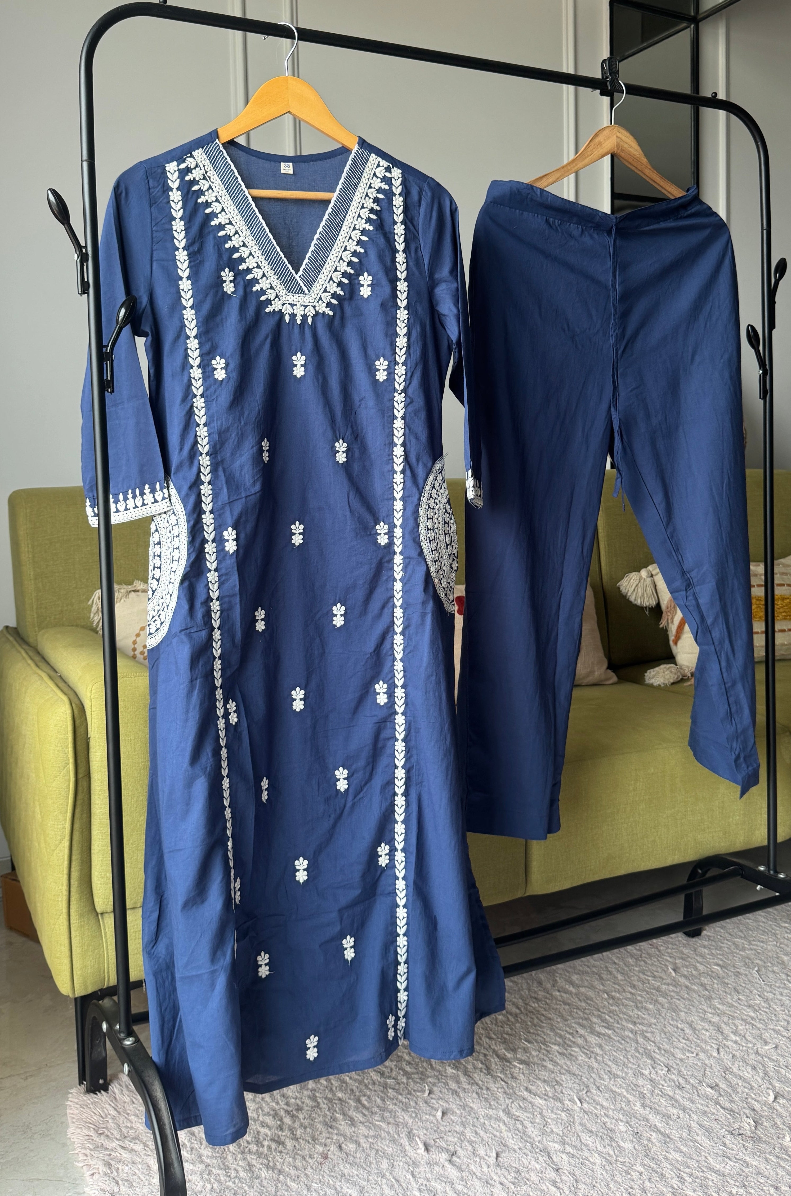 Jhalak Embroided Kurti With Pockets And Pants