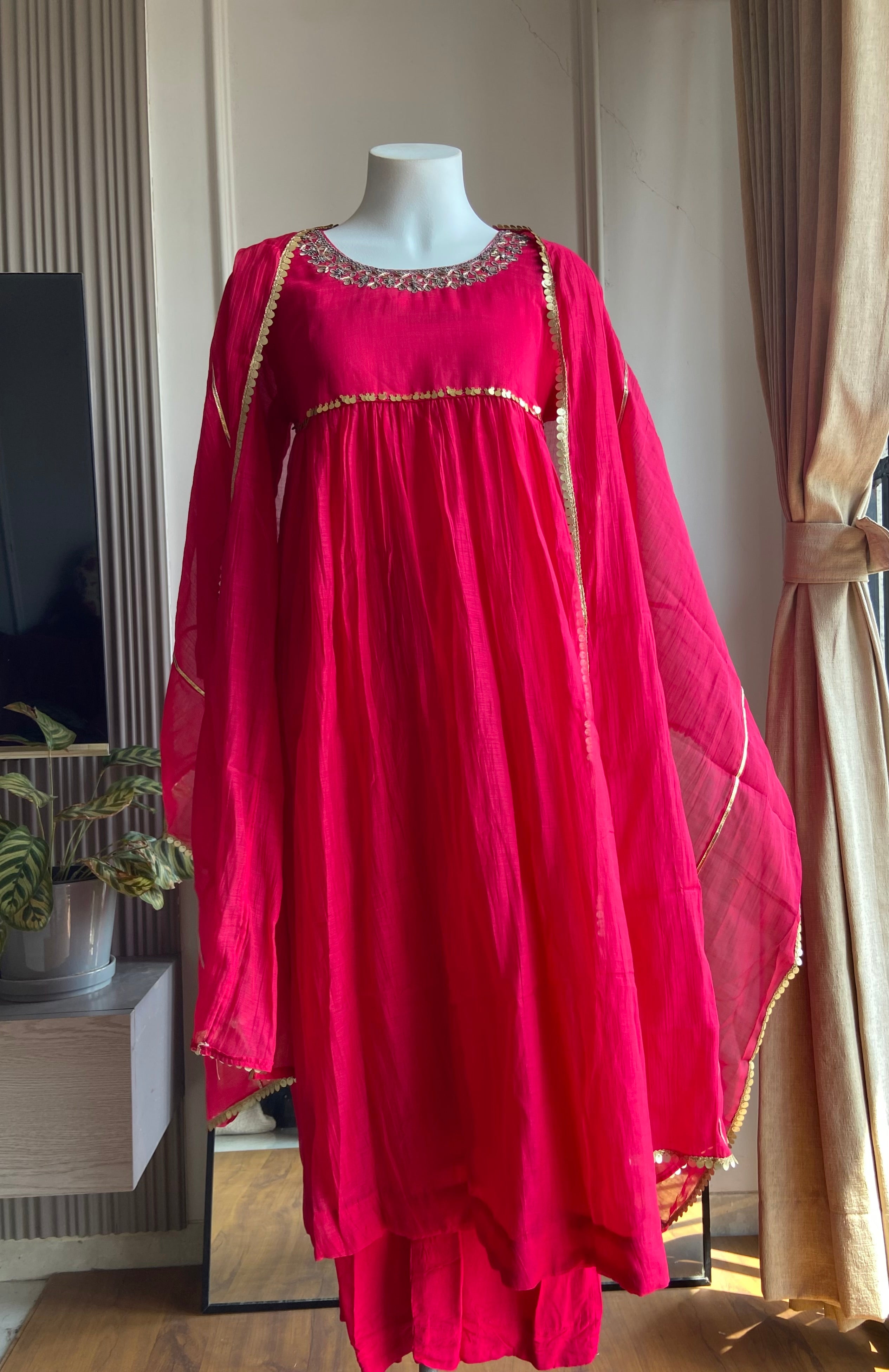 Reshma hand work round neck- Rani Pink
