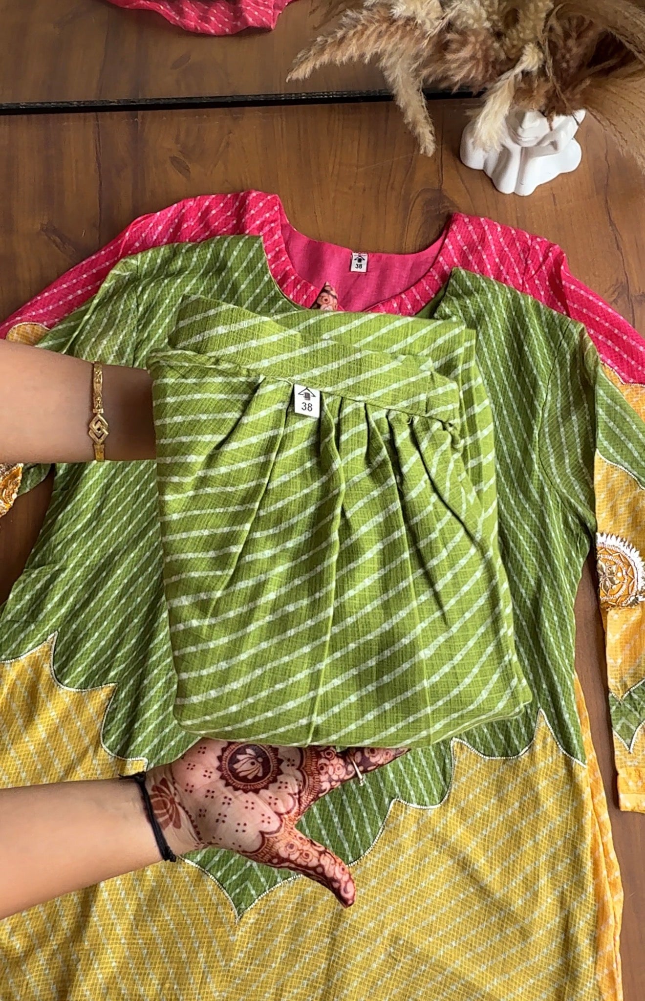 Kajol Bandhani Short Kurta Paired With Breezy Kota Doriya Farshi Pants- Green