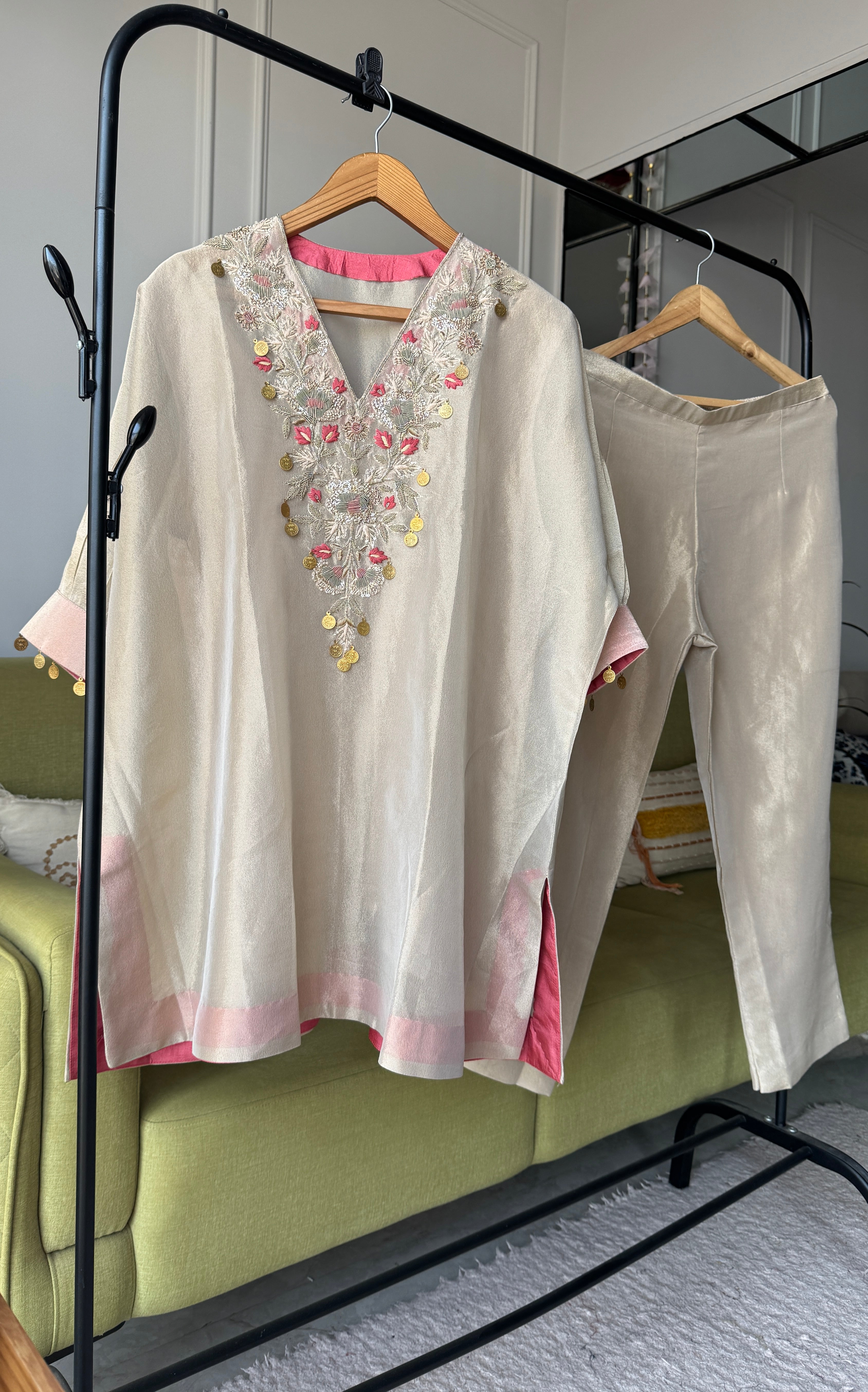 Kshitija Short Kaftan Tissue With Inner And Pants