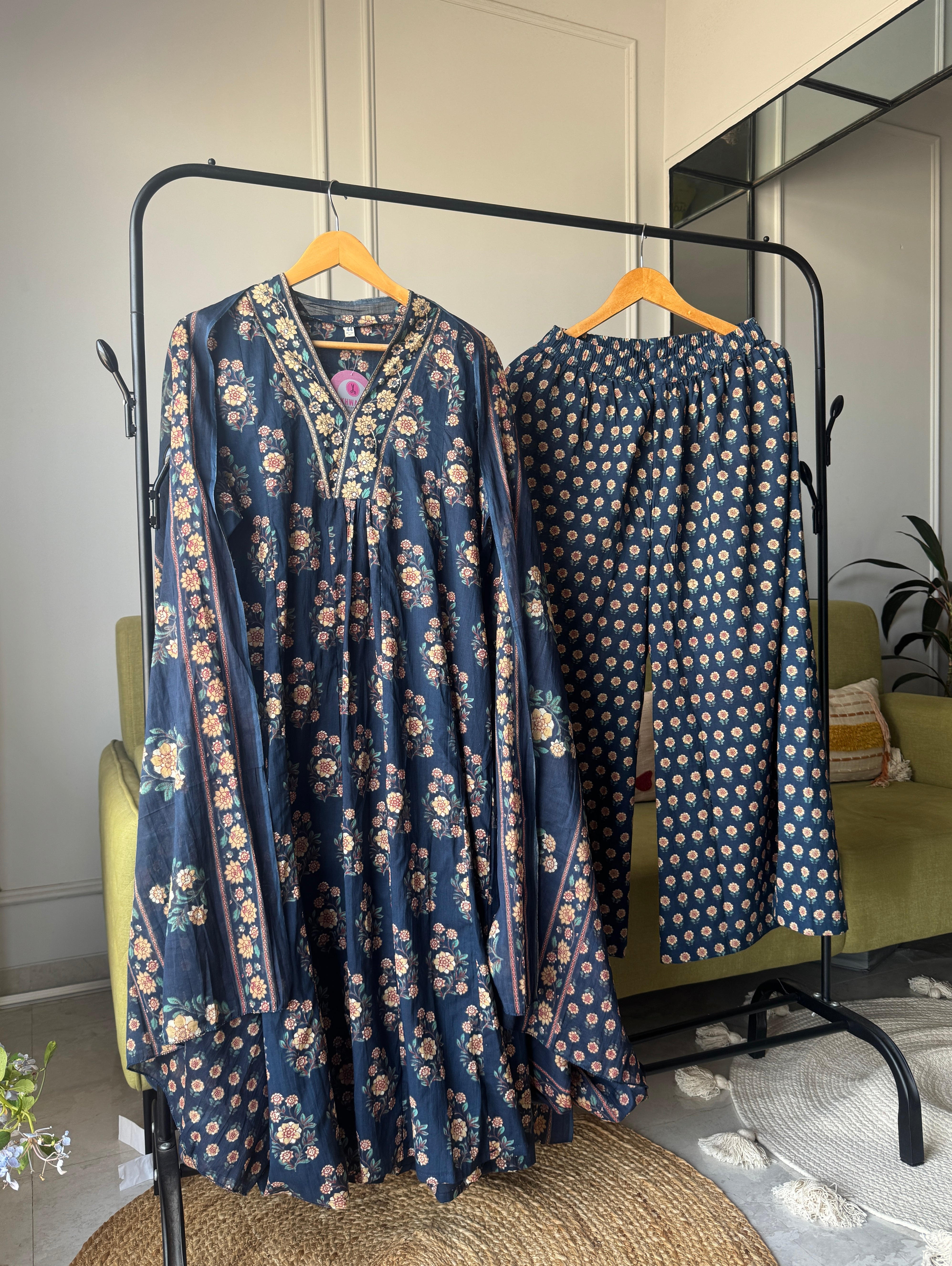 Aradhna V neck Print Set