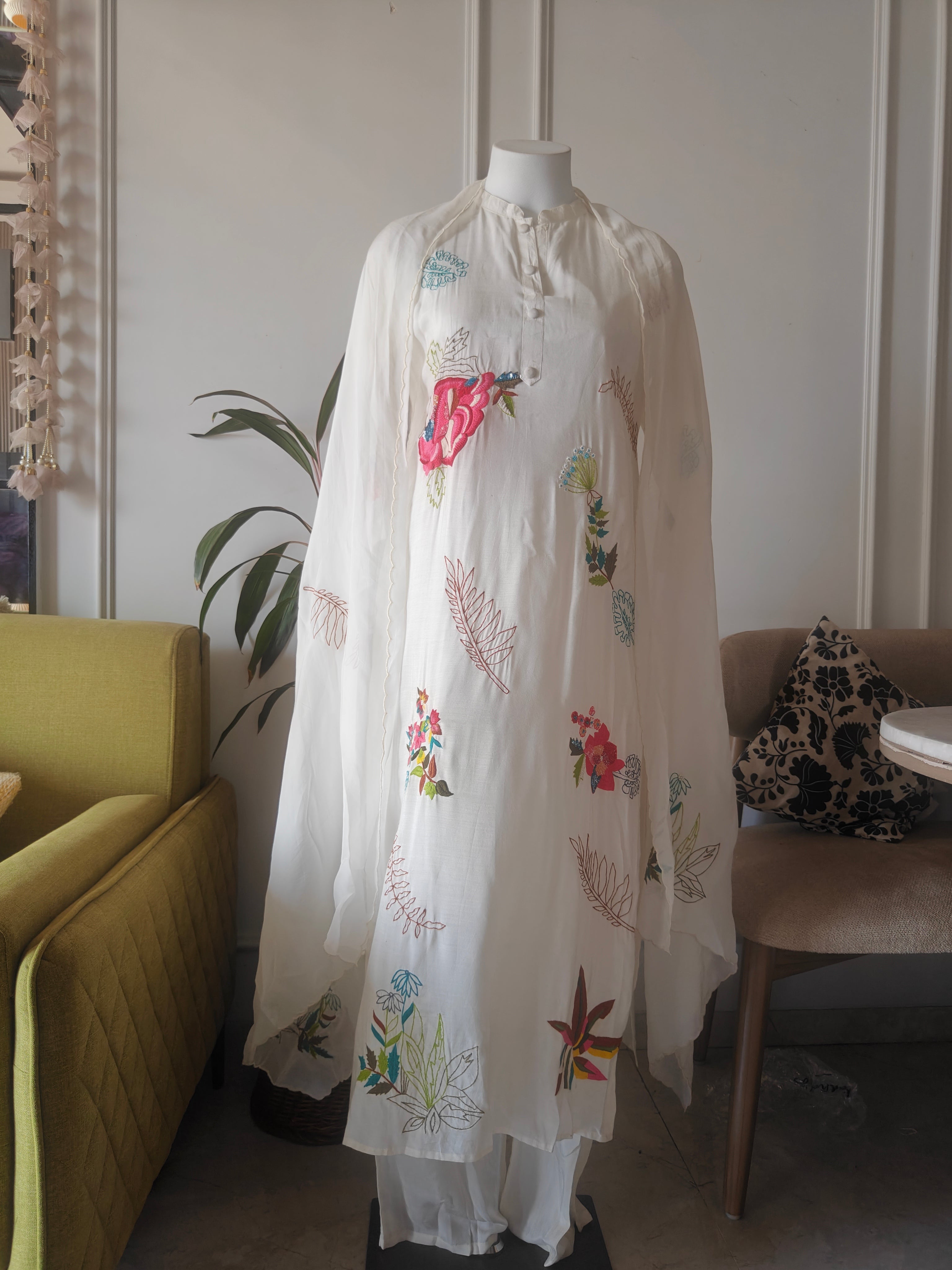 Joti  embroided french collar  straight cut dress (white)