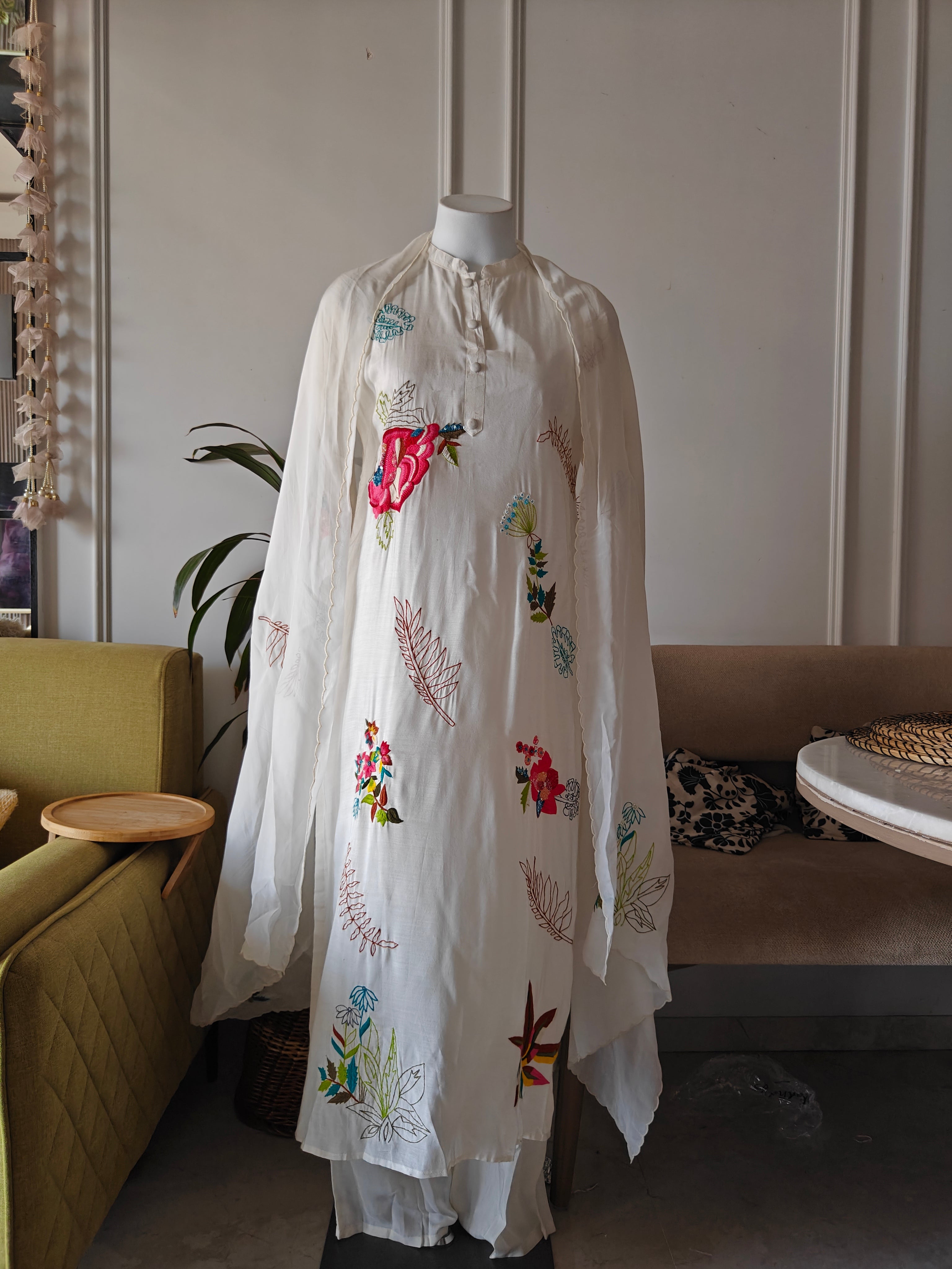 Joti  embroided french collar  straight cut dress (white)